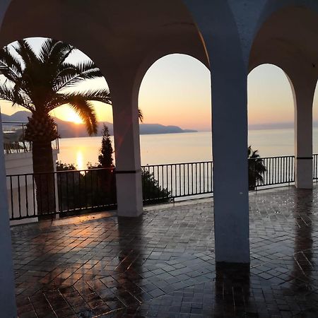 Peperent Casa Pino Villa Нерха Екстериор снимка
