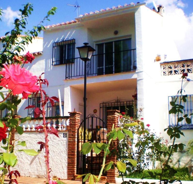 Peperent Casa Pino Villa Нерха Екстериор снимка