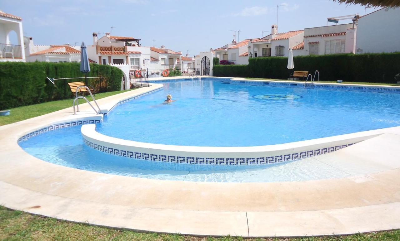 Peperent Casa Pino Villa Нерха Екстериор снимка