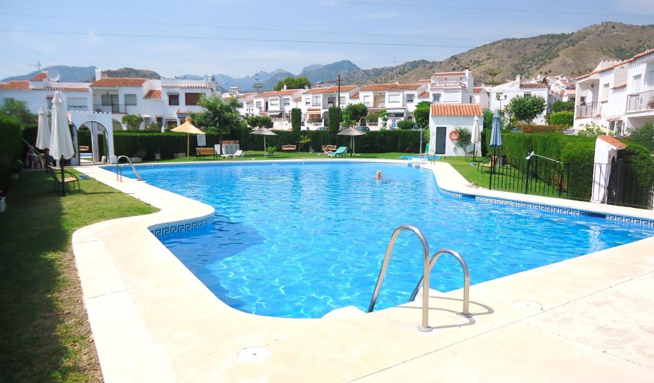 Peperent Casa Pino Villa Нерха Екстериор снимка