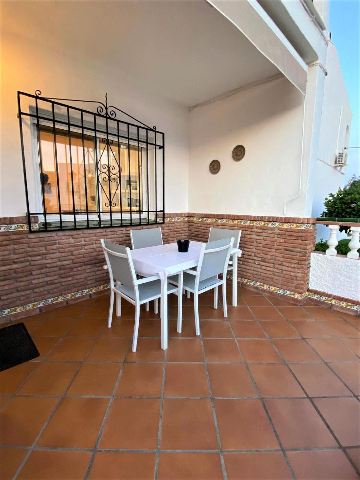 Peperent Casa Pino Villa Нерха Екстериор снимка